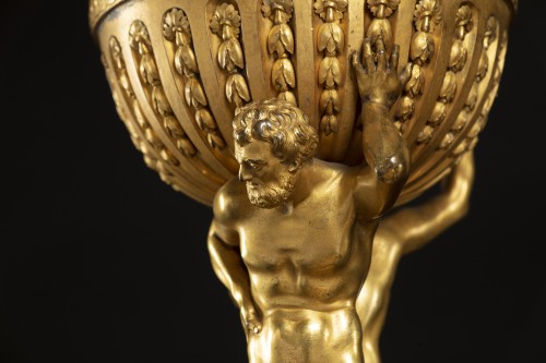 Louis XVI - Paire de brûle-parfums Louis XVI en bronze doré et porphyre d'Egypte
