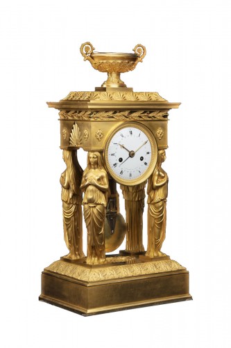 The Vestals, clock in finely chiseled bronze signed Vaillant à Paris