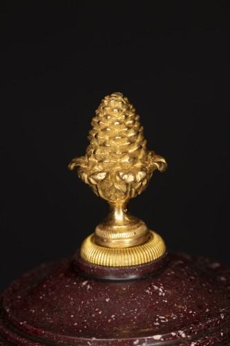 Vase en porphyre d’Egypte - Objet de décoration Style Louis XVI