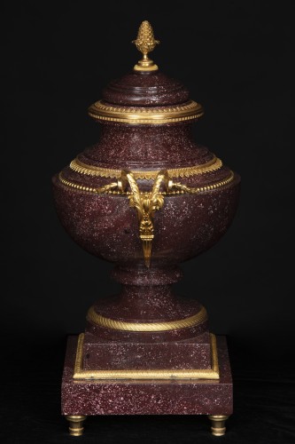 18th century - Vase in Egyptian porphyry