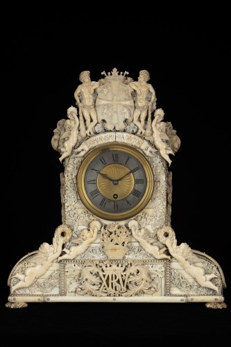 Horlogerie Pendule - Pendule en ivoire sculpté