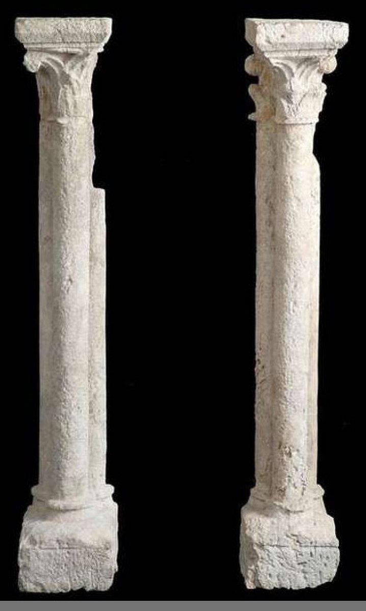 Paire de colonnes gothiques monobloc de Normandie XVIe