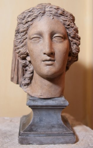 XVIIIe siècle - Tête de femme néo-classique en terre cuite attribuée à Bartolomeo Cavaceppi