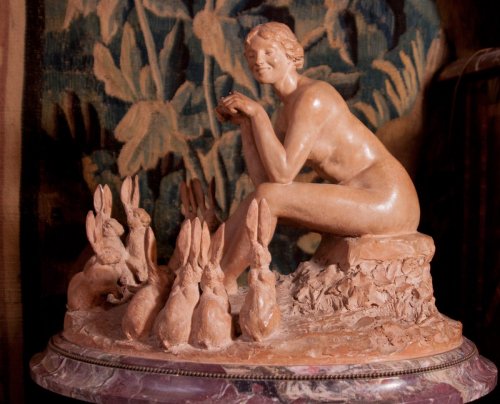 Femme aux lapins, terre cuite originale de Jean Magrou (1869-1945) - Art nouveau