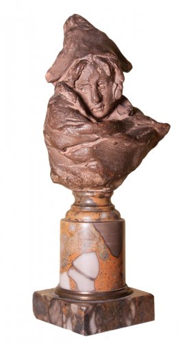 Petit buste en terre-cuite jeune homme au tricorne, début XIXe siècle