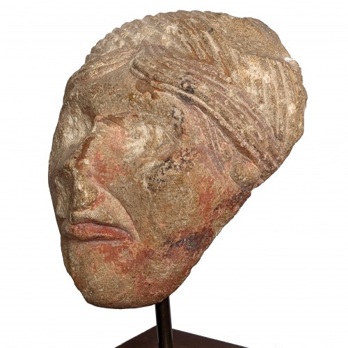 Modillon représentant une femme grimaçante, le Mans fin XIIe siècle - Moyen Âge