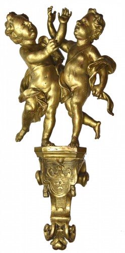 Pair of angels on a console, gilt wood, Regence period