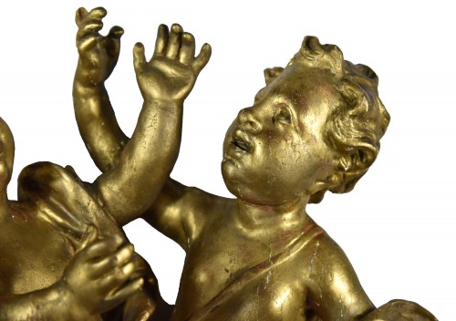 Paire d'angelots sur une console, bois doré, époque Régence - Sculpture Style Régence