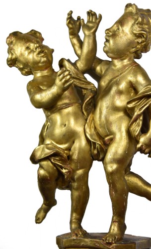 Paire d'angelots sur une console, bois doré, époque Régence - La Sculpture Françoise