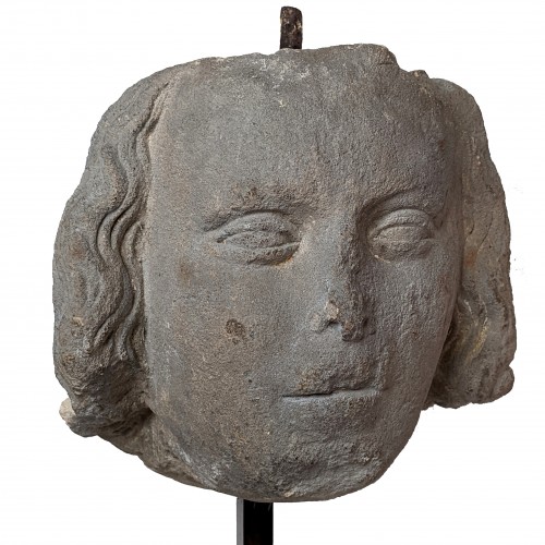Moyen Âge - Tête en calcaire du XIVe siècle, probablement un roi de France