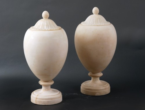 Objet de décoration Cassolettes, coupe et vase - Paire de vases en albâtre