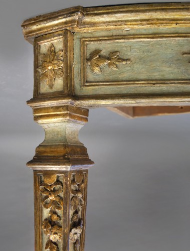 XVIIIe siècle - Console d'encoignure peinte - Allemagne 18e siècle