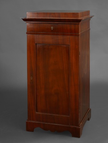 North German mahogany pedestal cabinet, 1820 - Furniture Style 