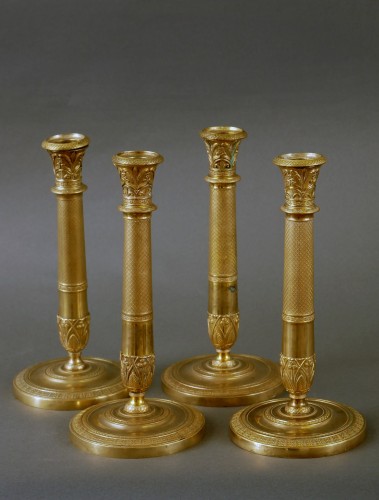 Quatre bougeoirs Charles X en bronze doré - Luminaires Style Restauration - Charles X