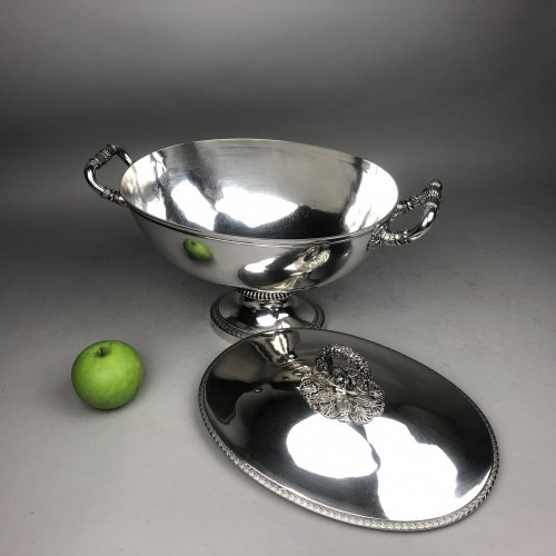 Soup tureen in solid silver, by Hyacinthe Bourg in Paris - Antique Silver Style Restauration - Charles X