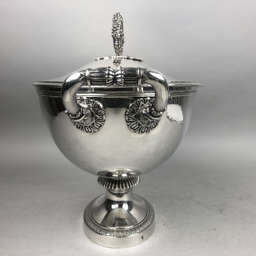 19th century - Soup tureen in solid silver, by Hyacinthe Bourg in Paris
