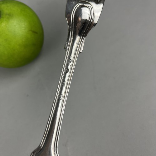 Argenterie et Arts de la table  - Fourchette à ragoût en argent, d'époque Louis XV par SAMSON à Toulouse.