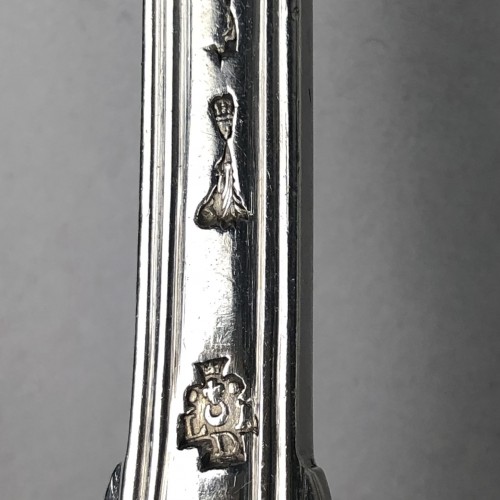 Suite de 12 couverts de table en argent, Paris 1786 par Demoustier - Louis XVI