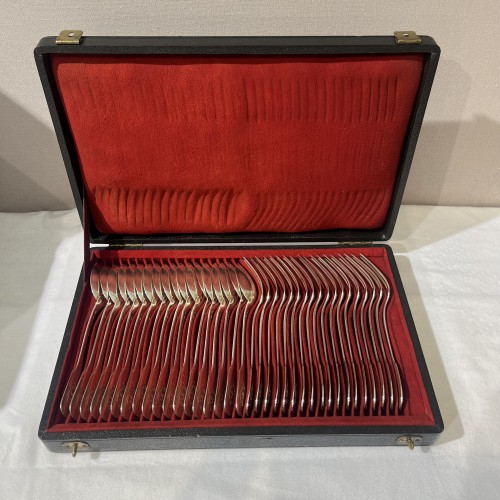 XIXe siècle - 18 couverts à entremet en argent massif, Soufflot à Paris