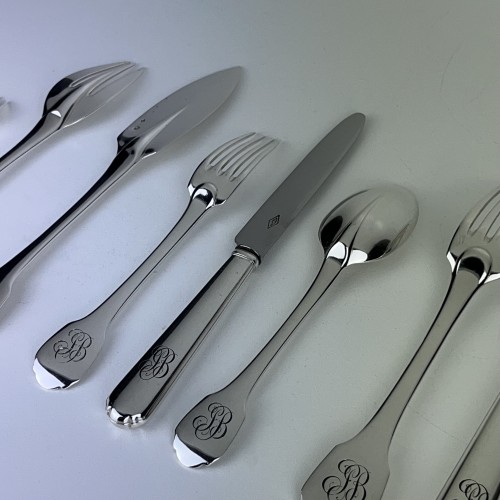 Argenterie et Arts de la table  - Ménagère en argent massif de 132 pièces par Puiforcat à Paris