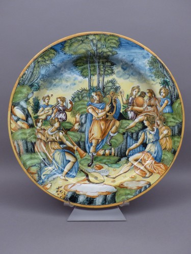 Antiquités - Grand plat à « Istoriati » en faïence de Nevers (1640 - 1650 )