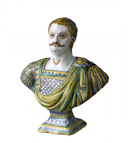 Buste en faïence de Deruta, représentant Charlemagne, du XVIIe siècle