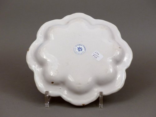 Paire de drageoirs en faïence de Moustiers, du début du XVIIIe siècle - Céramiques, Porcelaines Style 