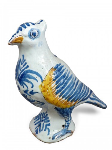 Un grand pigeon de faîtage, en faïence de Nevers, du XVIIIe siècle
