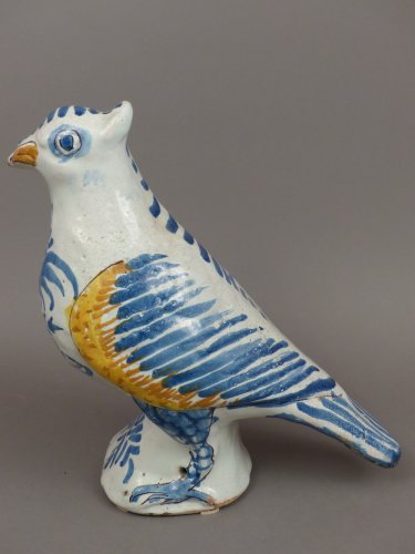 XVIIIe siècle - Un grand pigeon de faîtage, en faïence de Nevers, du XVIIIe siècle