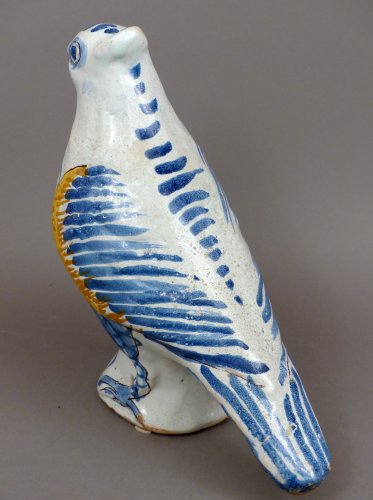 Un grand pigeon de faîtage, en faïence de Nevers, du XVIIIe siècle - 