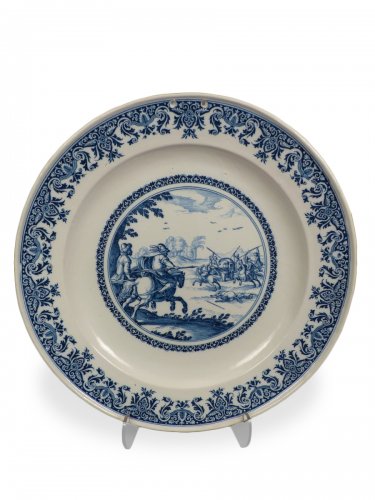 17th century Moustiers platter with hunting scene decor