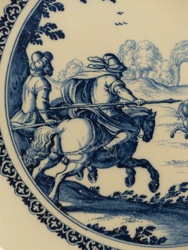 17th century Moustiers platter with hunting scene decor - 