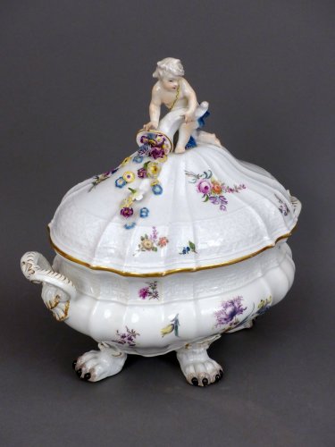 XVIIIe siècle - Terrine en porcelaine de Meïssen du milieu du XVIIIe siècle
