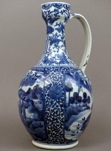 Pichet à anse en porcelaine d'Arita Japon du XVIIe siècle - Céramiques, Porcelaines Style 
