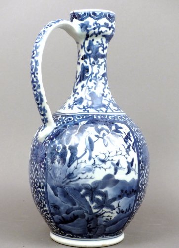 Pichet à anse en porcelaine d'Arita Japon du XVIIe siècle - Le Cabinet d'Amateur