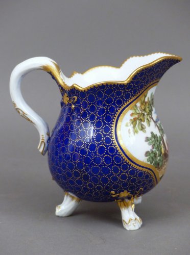 Pot à lait en porcelaine tendre de Sèvres vers 1770 - Le Cabinet d'Amateur