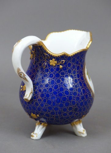 XVIIIe siècle - Pot à lait en porcelaine tendre de Sèvres vers 1770