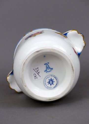 Un rafraîchissoir à verres en porcelaine tendre de Vincennes du XVIIIe siècle - Le Cabinet d'Amateur