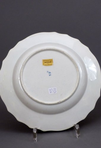 XVIIIe siècle - Plat en porcelaine de La Haie du XVIIIe siècle