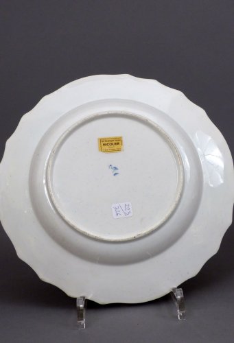 18th century - 18th century platter in soft-paste porcelain of La Haie