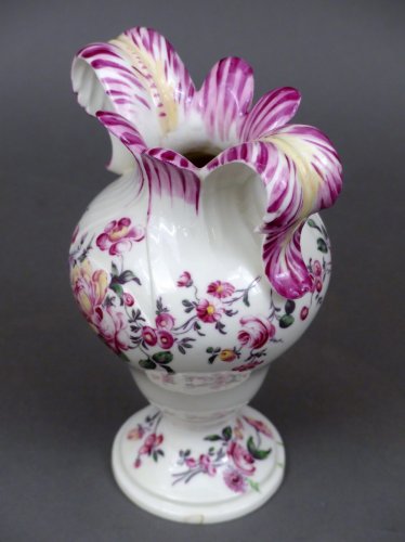 Vase à oreilles en porcelaine Mennecy du XVIIIe siècle - Louis XV