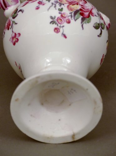 Antiquités - Vase à oreilles en porcelaine Mennecy du XVIIIe siècle