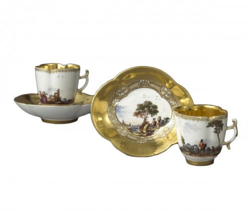 Pair of Meissen cups and saucers circa 1727 - 1728