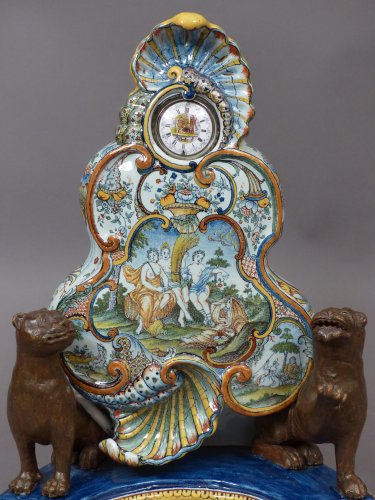 A Louis XV Faience clock stand attributed to the &quot;Maître des Muses&quot; - 
