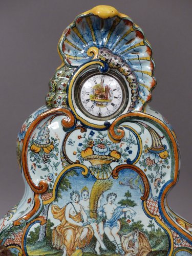 Antiquités - A Louis XV Faience clock stand attributed to the &quot;Maître des Muses&quot;