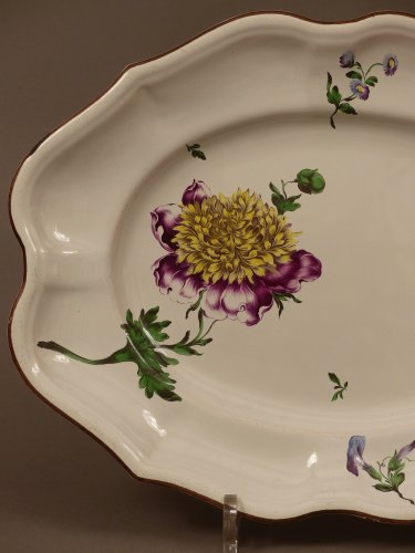 Céramiques, Porcelaines  - Plat ovale en faïence de Strasbourg, de Paul Hannong, circa 1752 - 1760