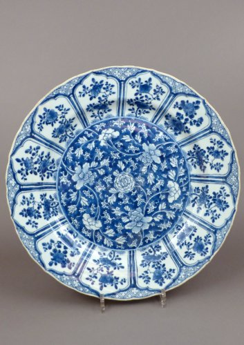 Chinese Kangxi blue and white porcelain platter, 17th century