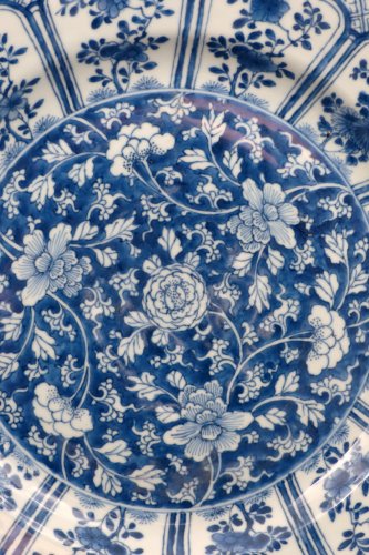 Porcelain & Faience  - Chinese Kangxi blue and white porcelain platter, 17th century