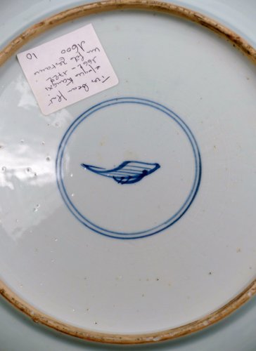 XVIIe siècle - Grand plat en porcelaine de Chine d'époque Kang-Xi, XVIIe siècle