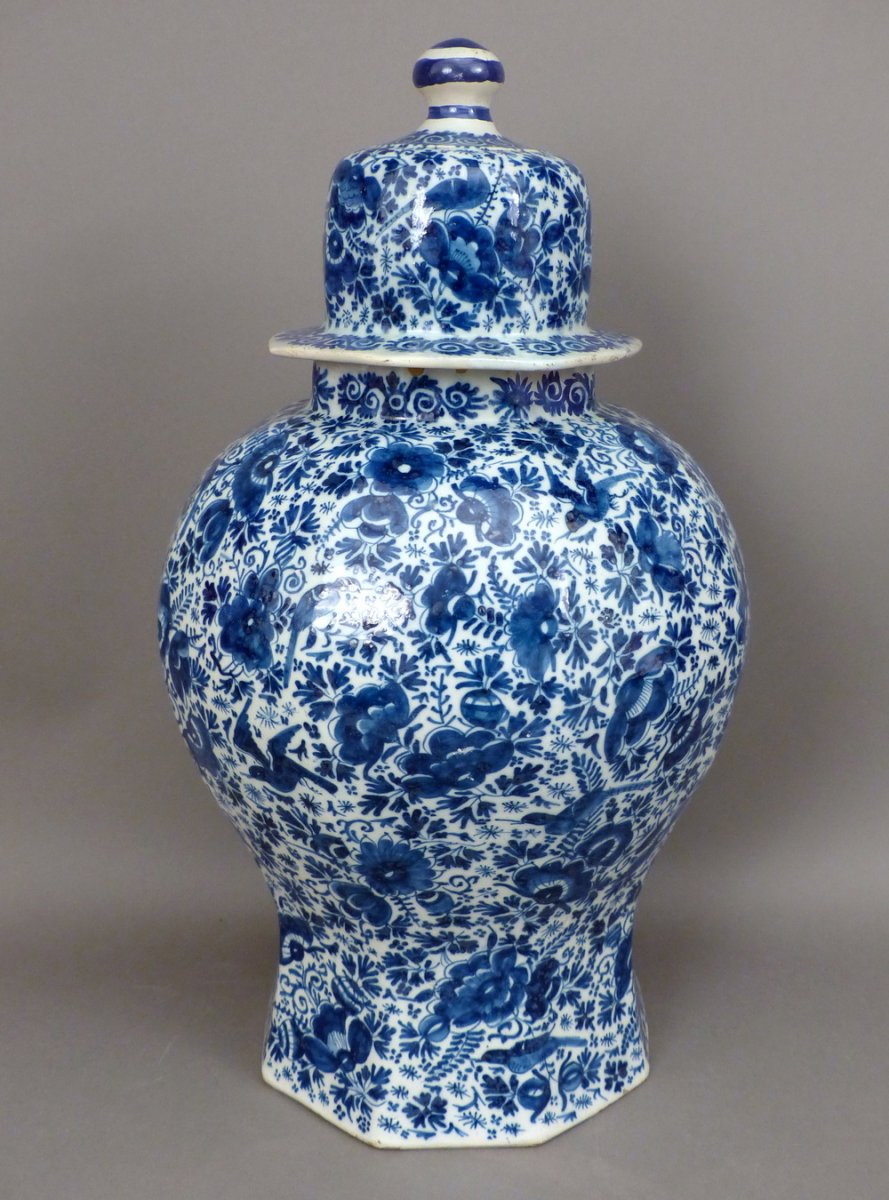 Vase couvert en faïence de Delft du début du XVIIIe siècle N.53298